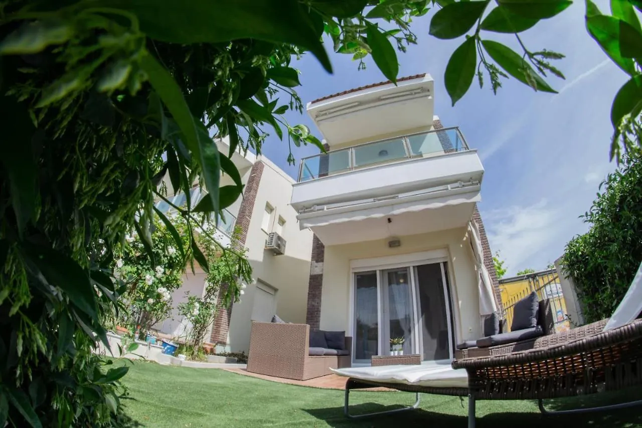 Luxurious Seaside Vacation Home Nikiti